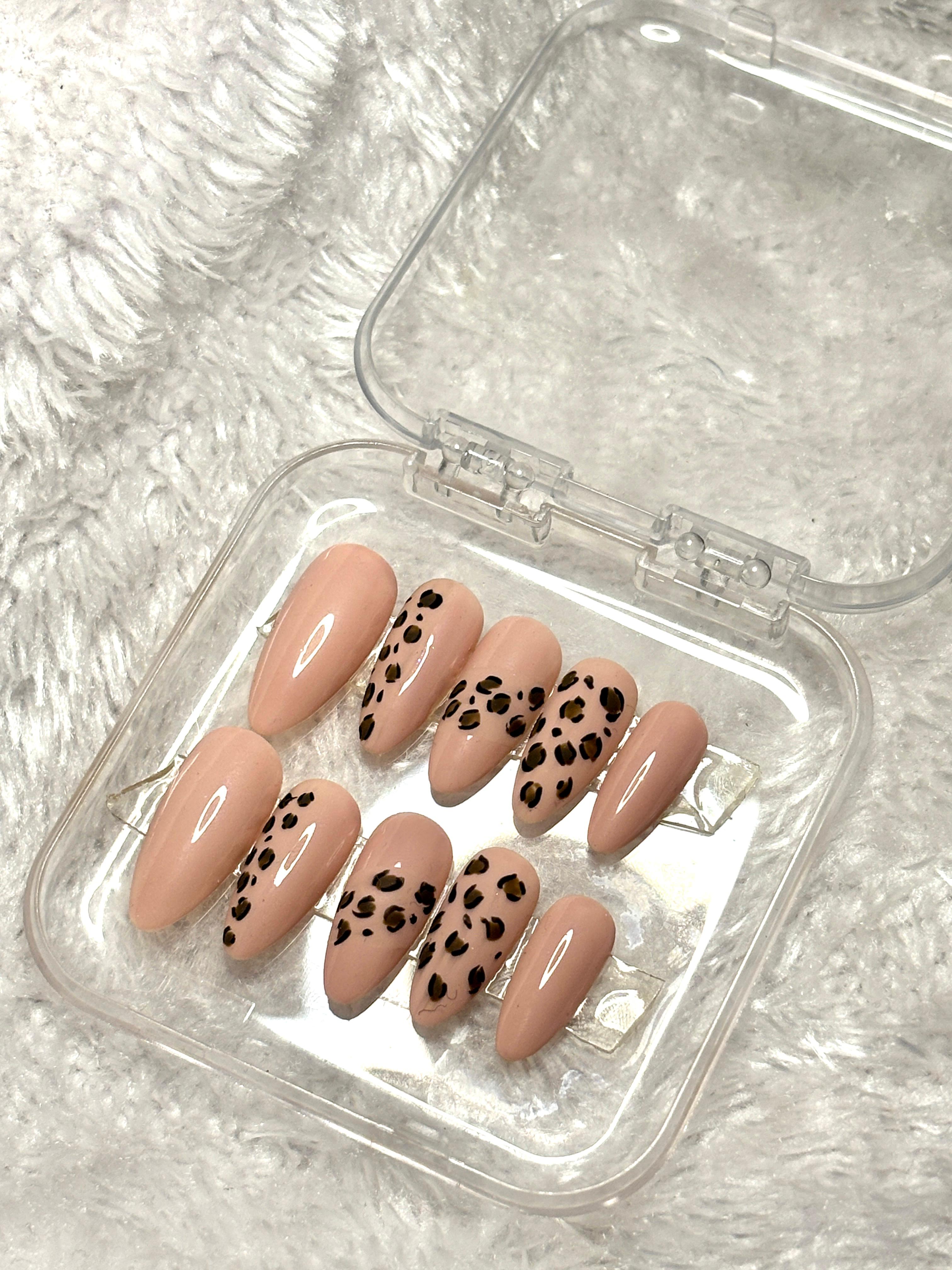 Nude leopard print